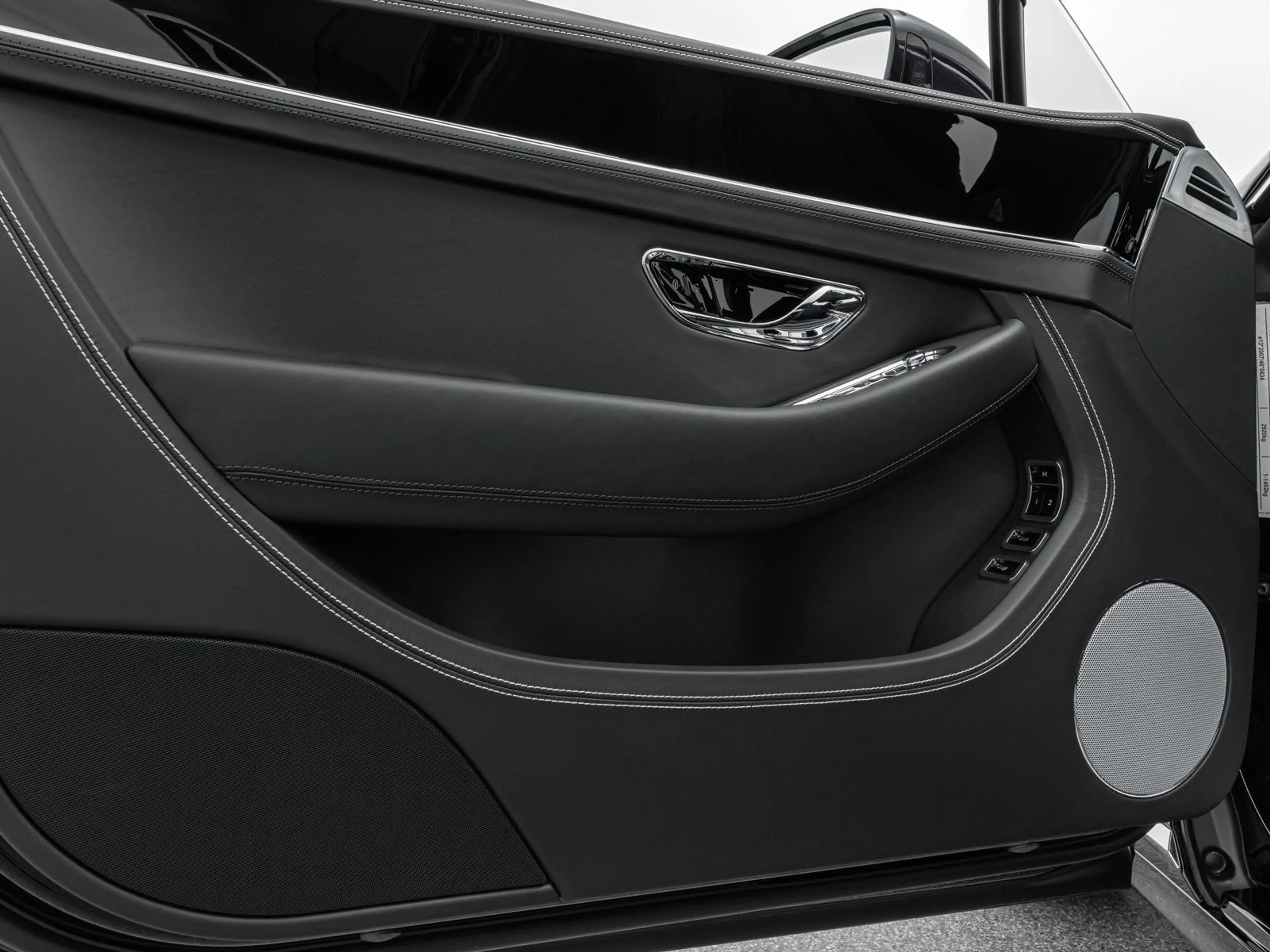 Bentley Continental GT V8 Hybrid  / Head-Up Display — photo 8