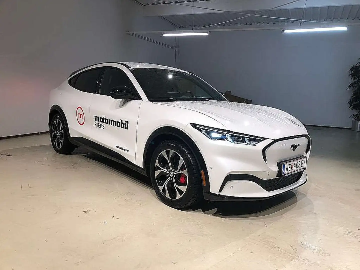 Ford Mustang Mach-E Elektro Extended Range Premium Blanc - 2