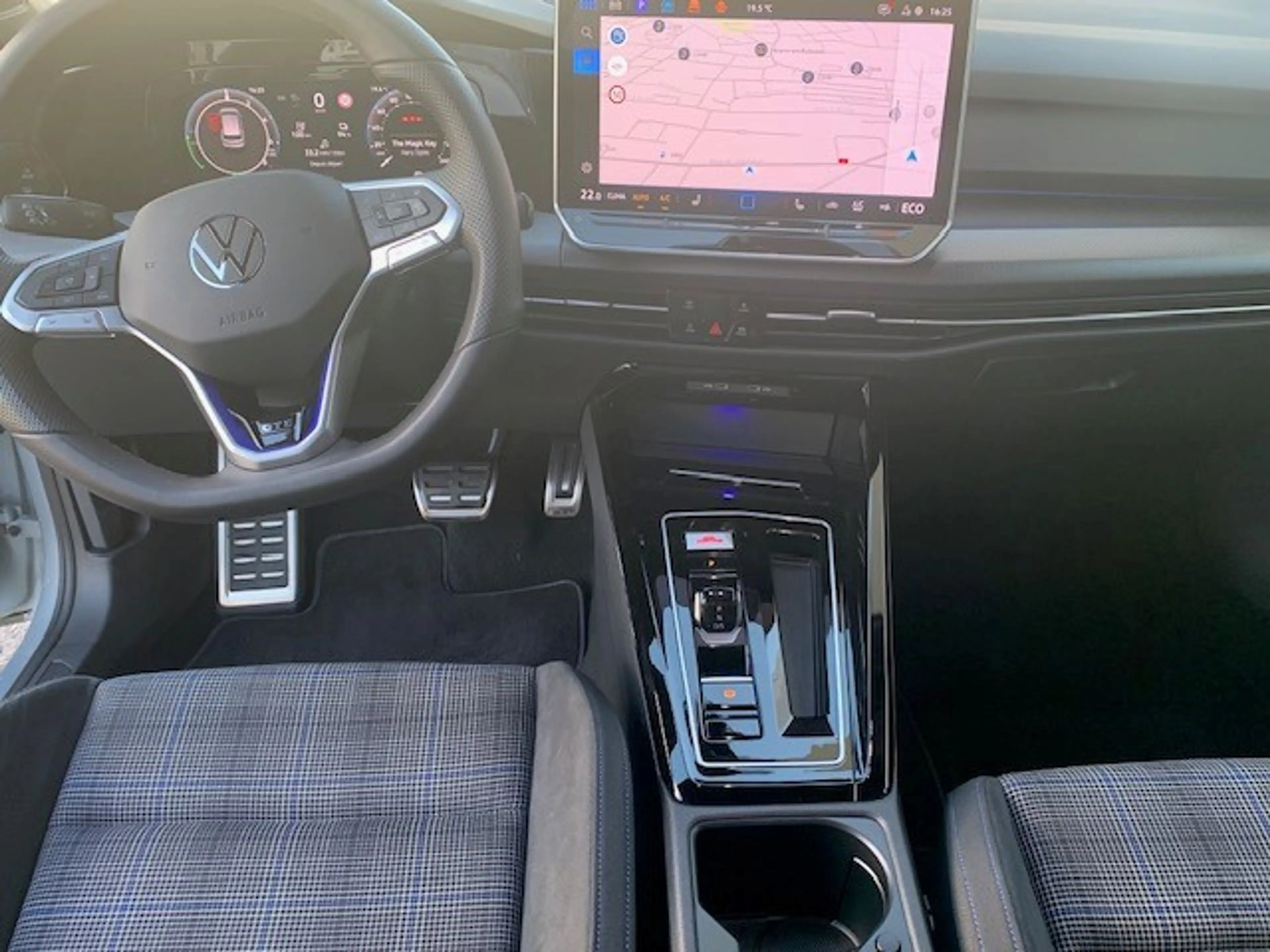 Volkswagen Golf GTE BLACK STYLE 1.5eHybrid 177CV DSG6 — photo 3