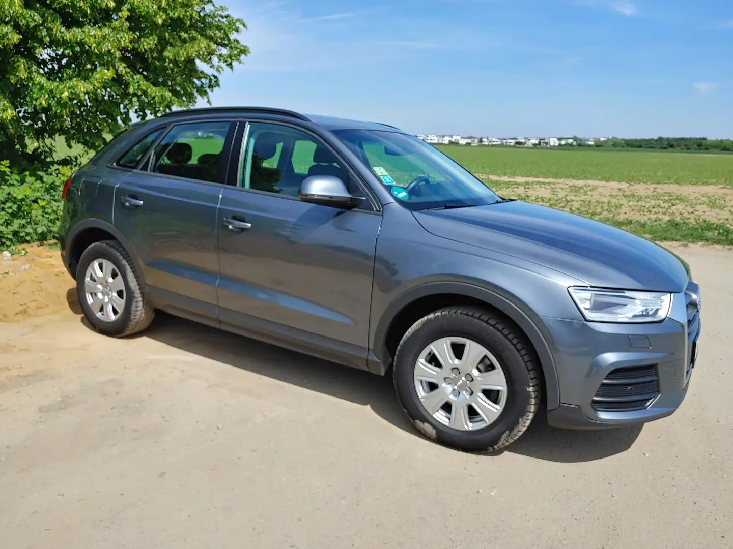 Audi Q3 Q3 2.0 TFSI quattro S tronic Grau - 2