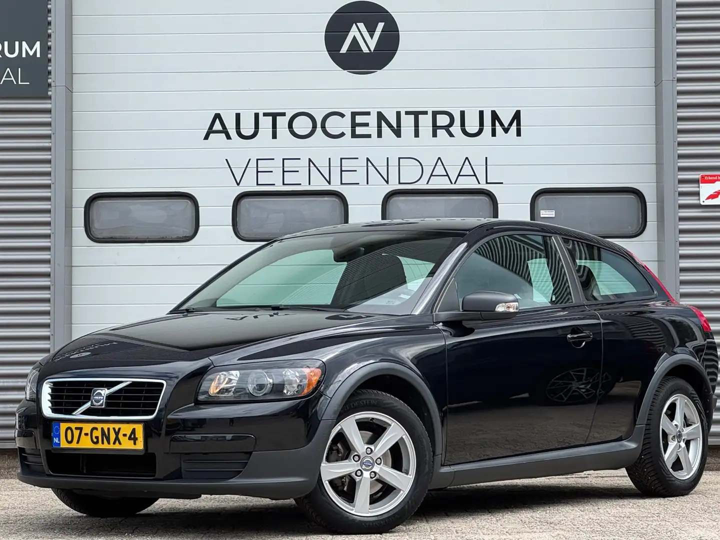 Volvo C30 1.6 Advantage NWE APK NL AUTO/AIRCO/NAP Black - 1