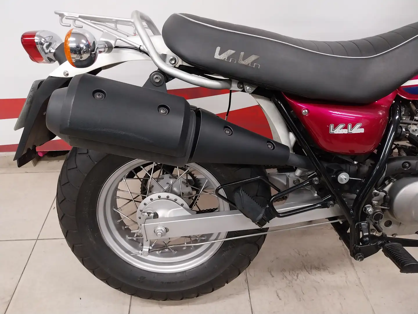 Suzuki VanVan 125 Rojo - 2