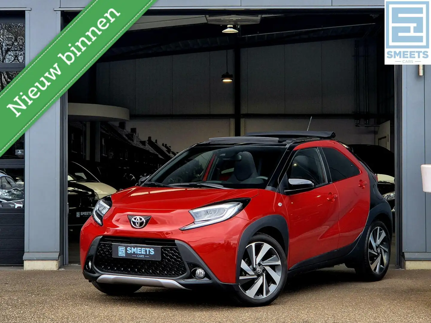 Toyota Aygo X 1.0 VVT-i Premium |Cabriodak|H.Leer|Carplay|Cam Rood - 1