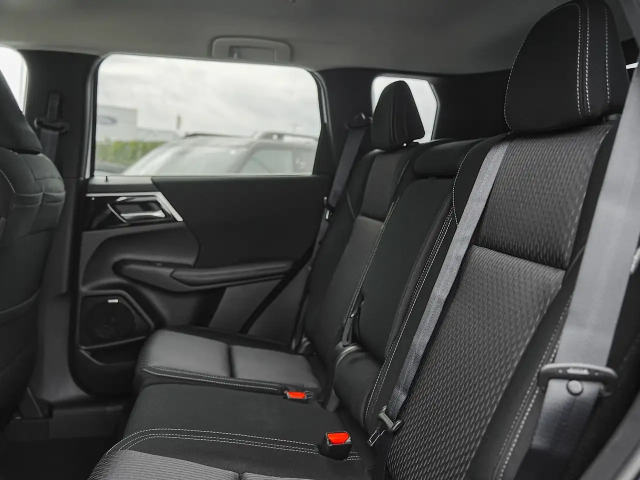 Mitsubishi Outlander снимка Mitsubishi Outlander