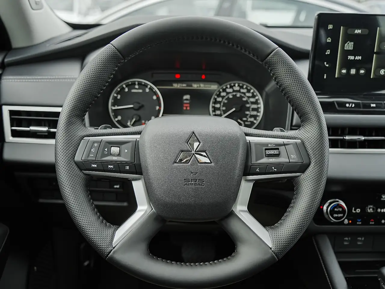Mitsubishi Outlander снимка Mitsubishi Outlander
