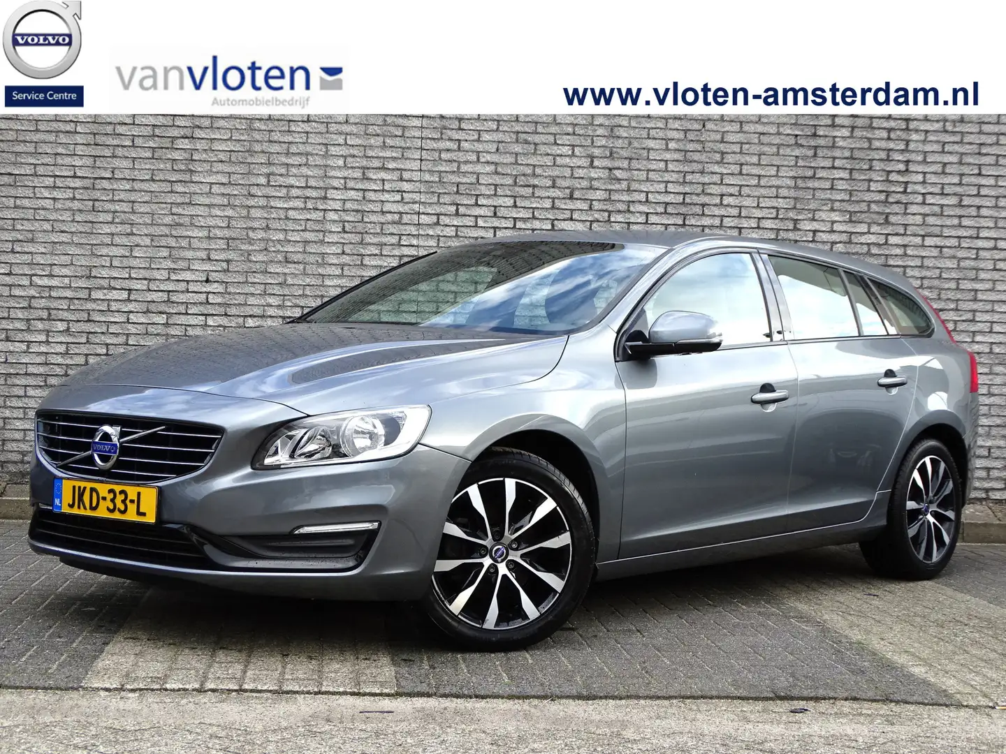 Volvo V60 2.0 T3 Momentum Trekhaak | Leder | Nette auto | Grijs - 1