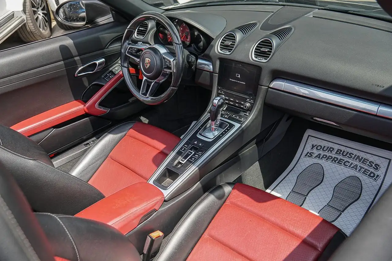 Porsche 718 Boxster снимка Porsche 718 Boxster