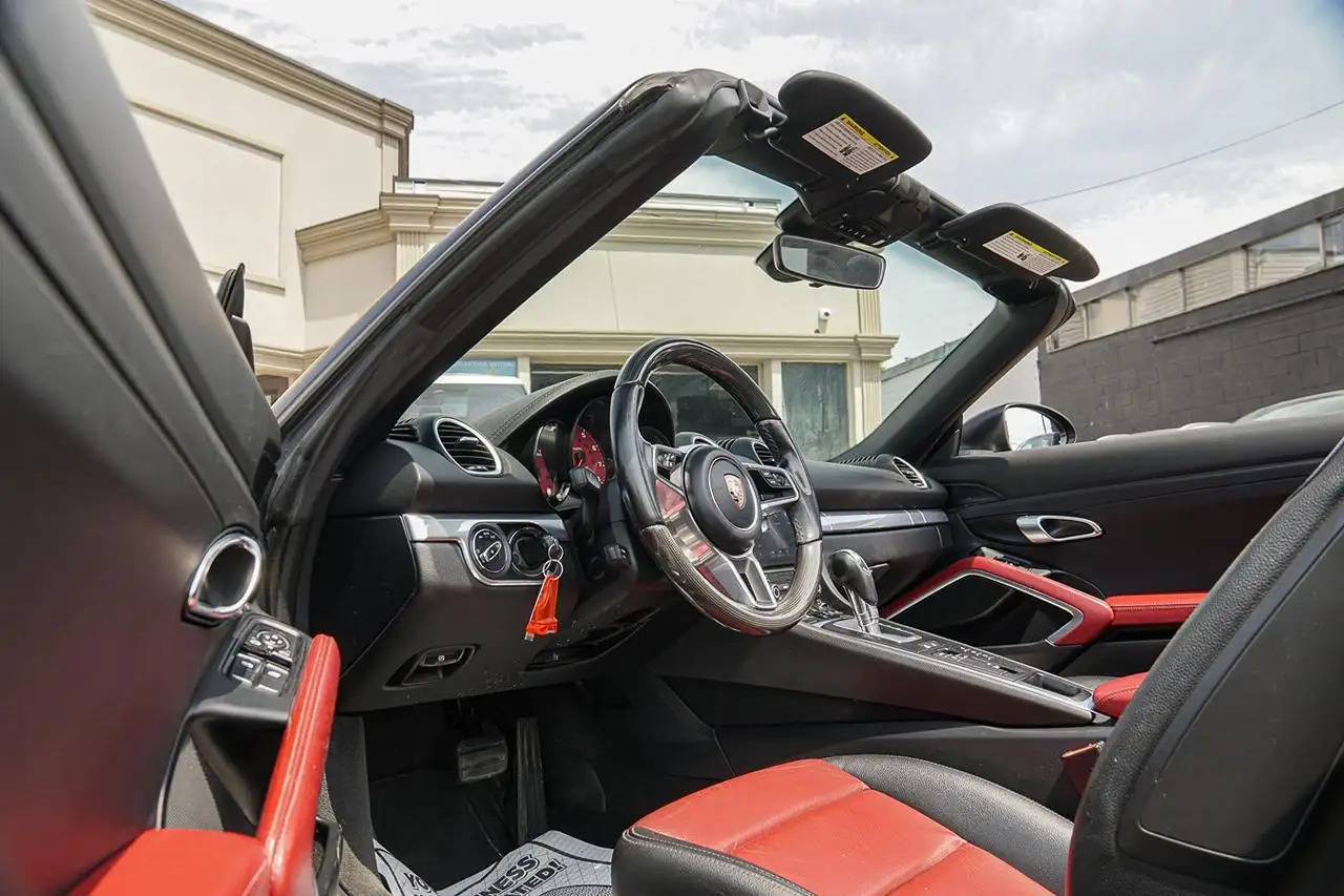 Porsche 718 Boxster снимка Porsche 718 Boxster