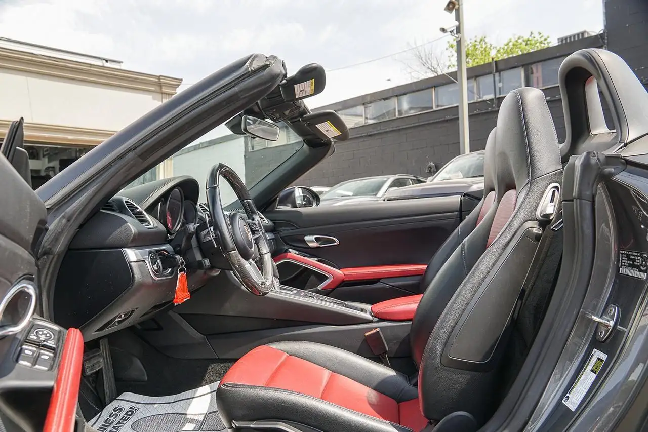 Porsche 718 Boxster снимка Porsche 718 Boxster
