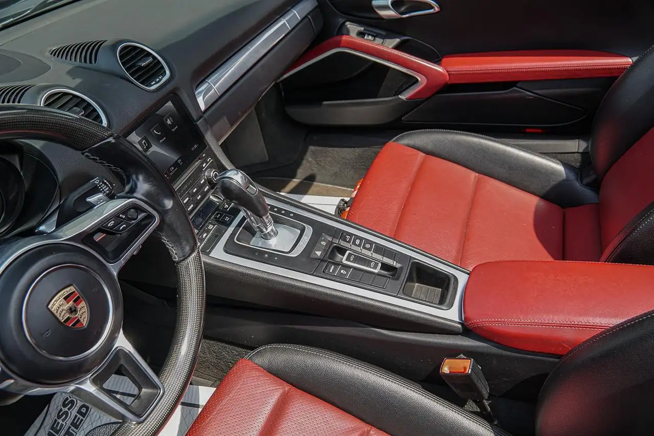 Porsche 718 Boxster снимка Porsche 718 Boxster