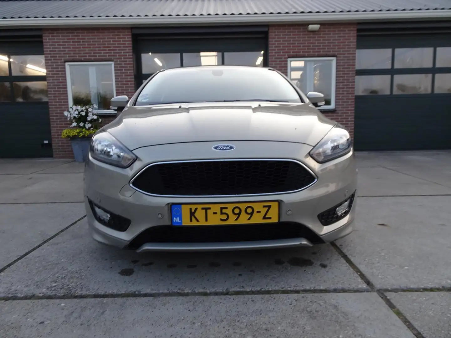 Ford Focus 1.0 Titanium Grijs - 2