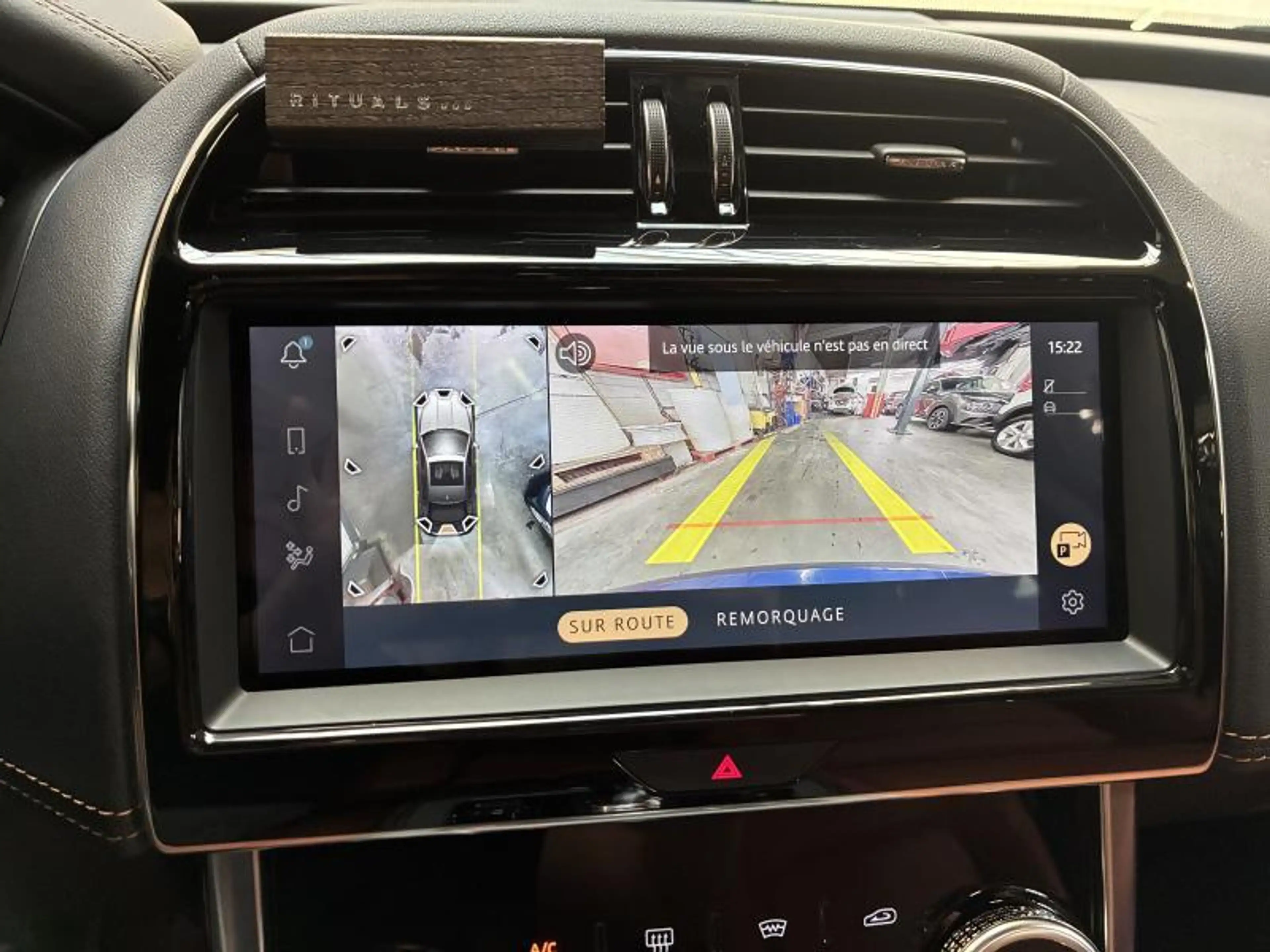 Jaguar XE R-Design — photo 12