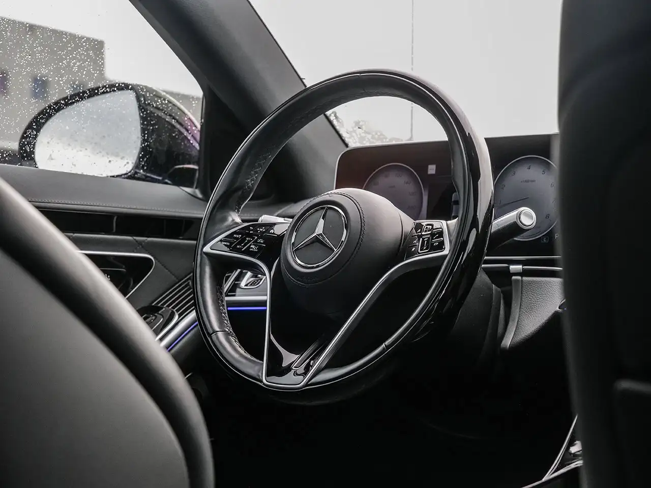 Mercedes-Benz S-Class снимка Mercedes-Benz S-Class