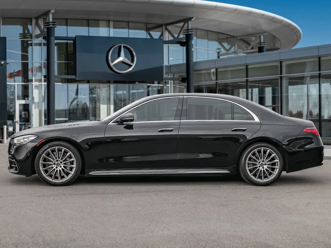 Mercedes-Benz S-Class снимка Mercedes-Benz S-Class