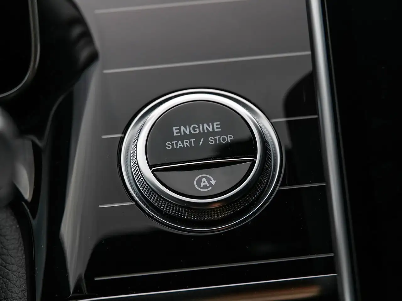 Mercedes-Benz S-Class снимка Mercedes-Benz S-Class