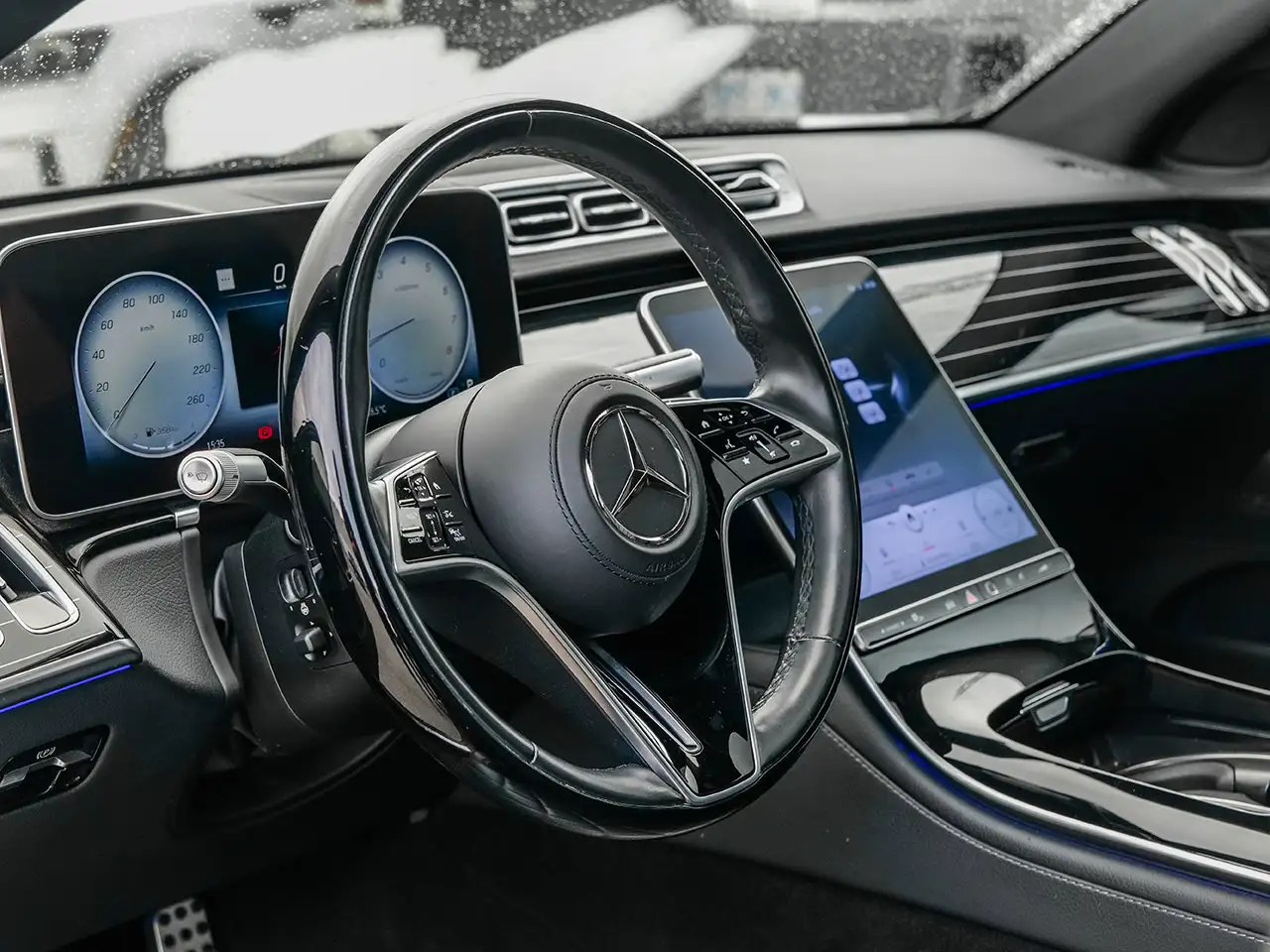 Mercedes-Benz S-Class снимка Mercedes-Benz S-Class