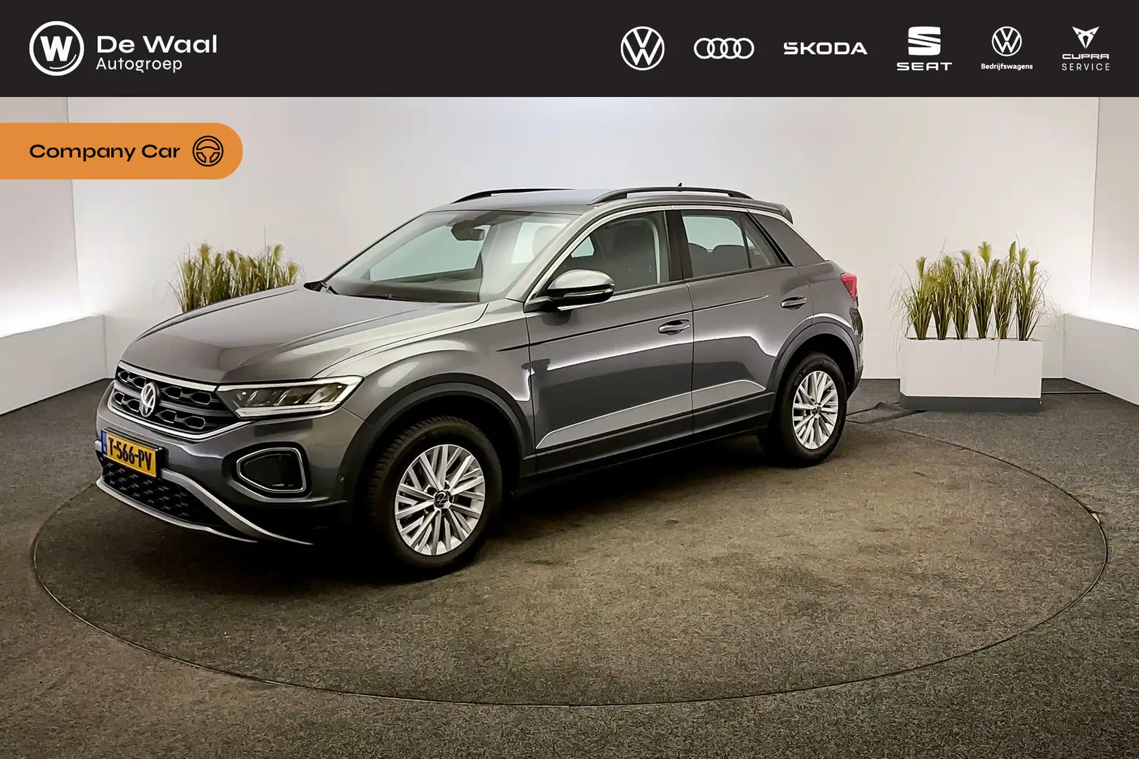 Volkswagen T-Roc 1.0 TSI 110pk Life | Adaptive Cruise Control, Navi Grijs - 1