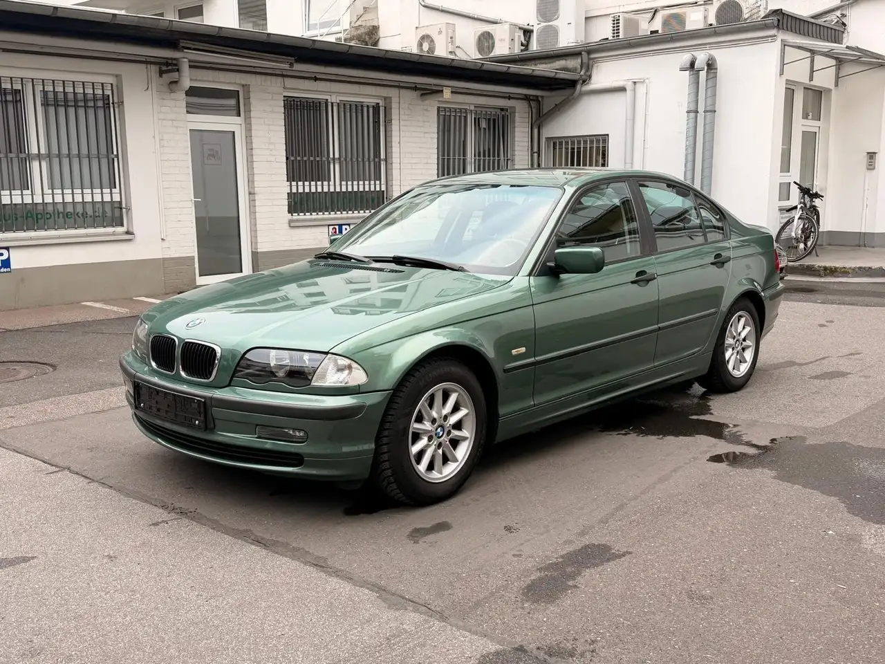 BMW 318i, foto 1