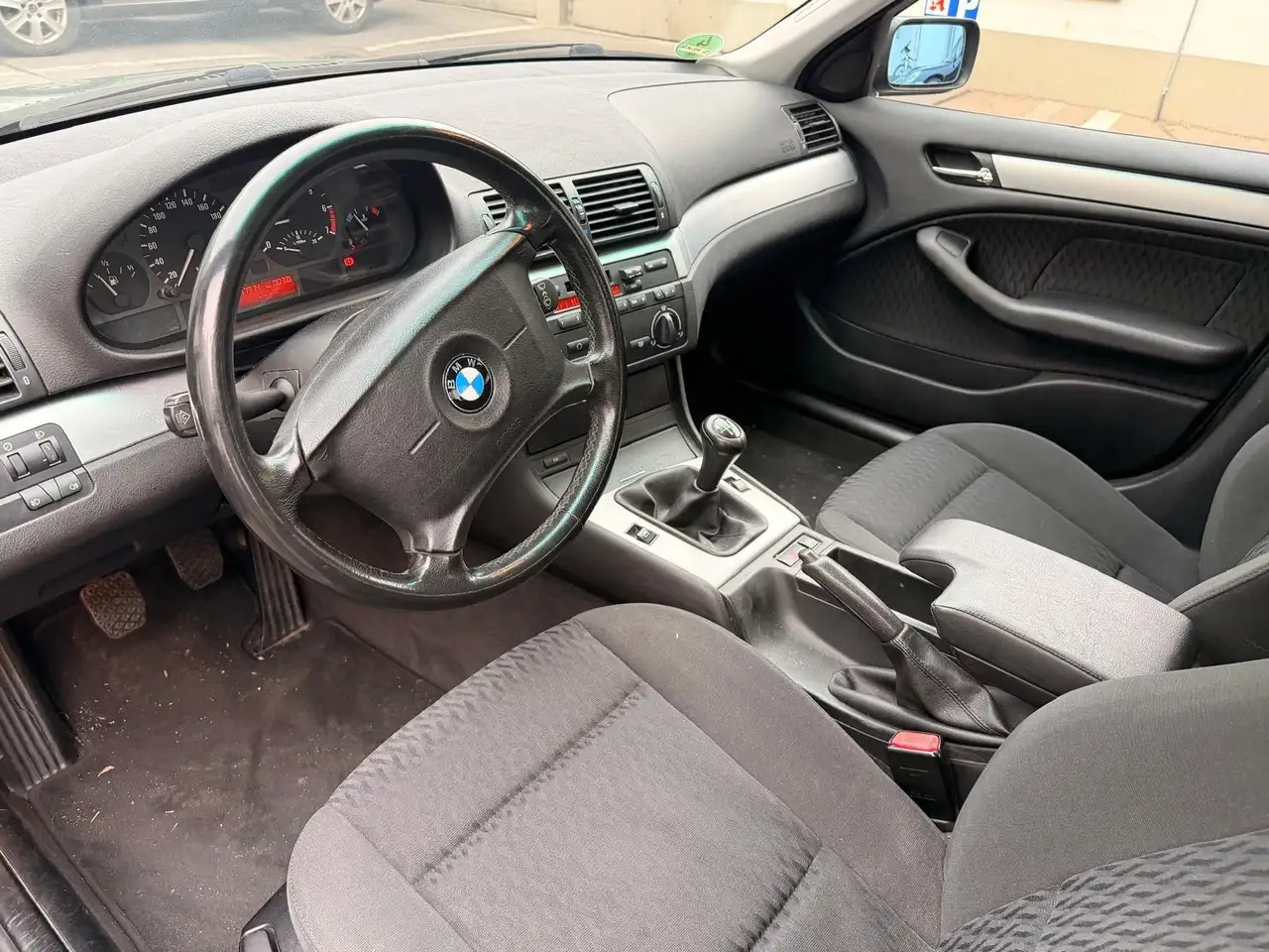 BMW 318i, foto 12