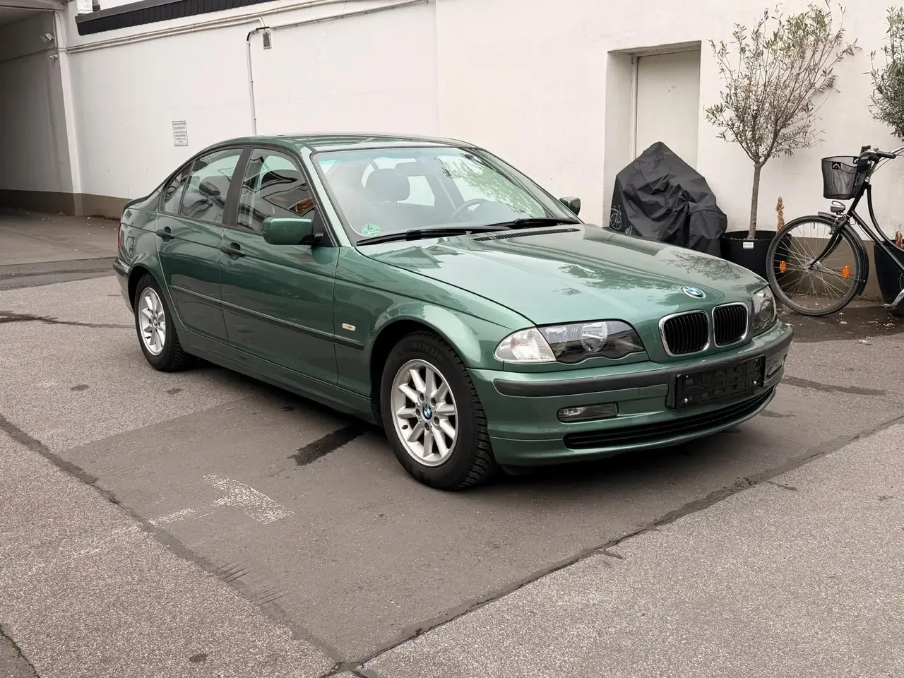 BMW 318i, foto 2