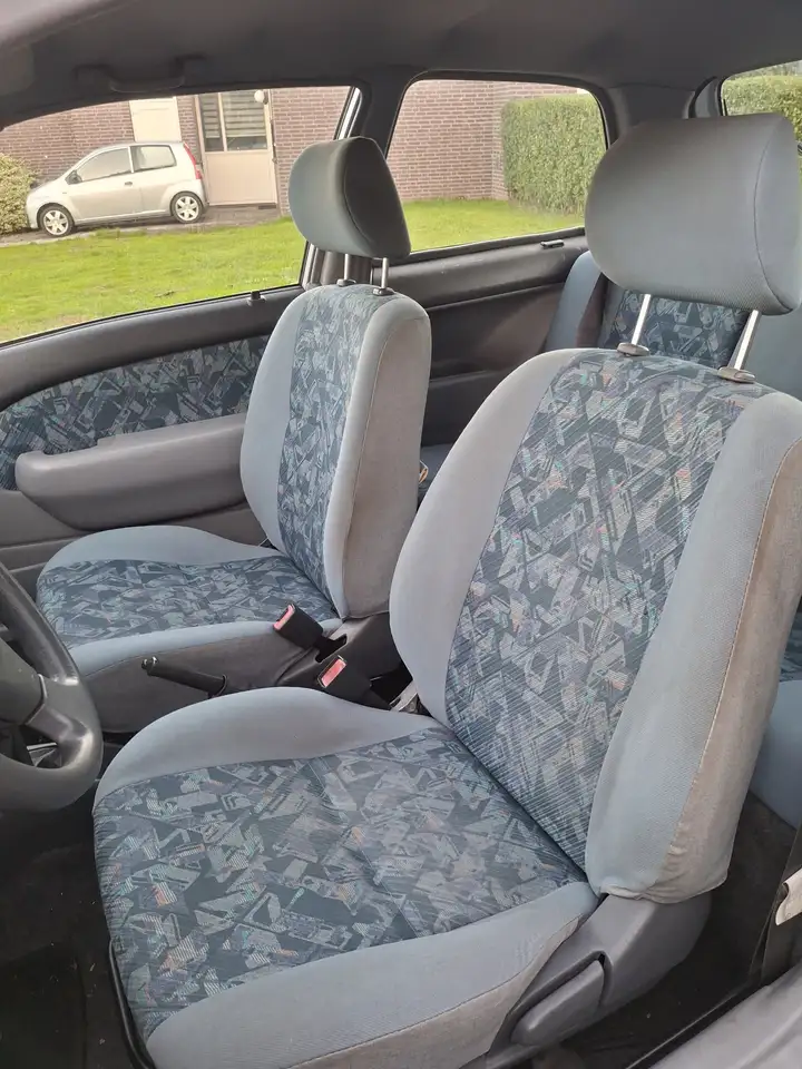 Toyota Starlet 1.3-16V XLi, foto 4