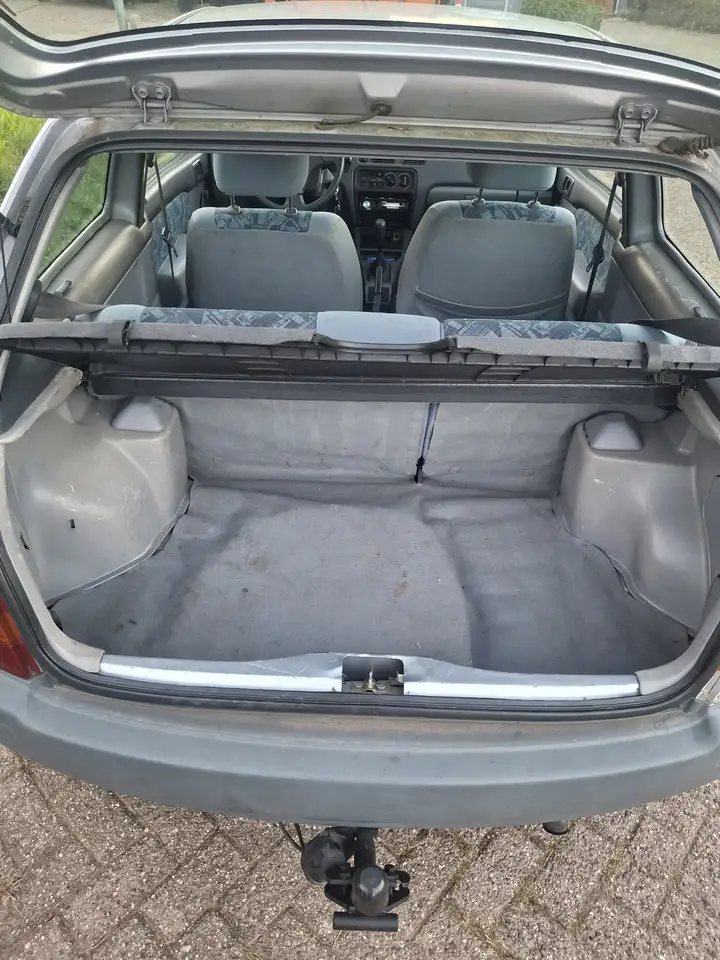 Toyota Starlet 1.3-16V XLi, foto 7