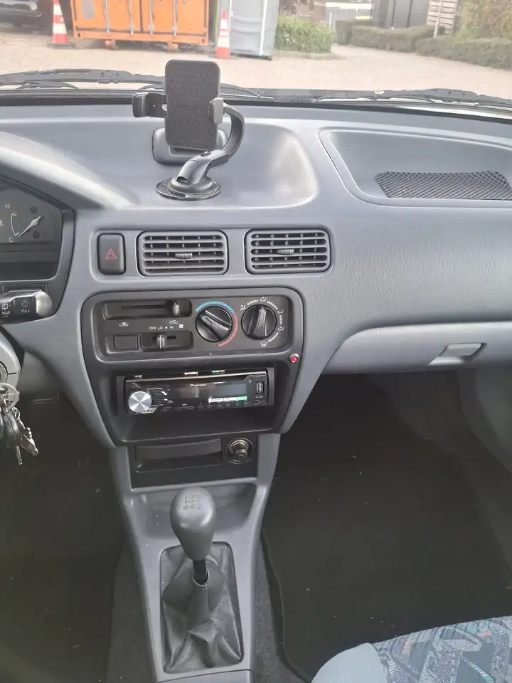 Toyota Starlet 1.3-16V XLi, foto 6