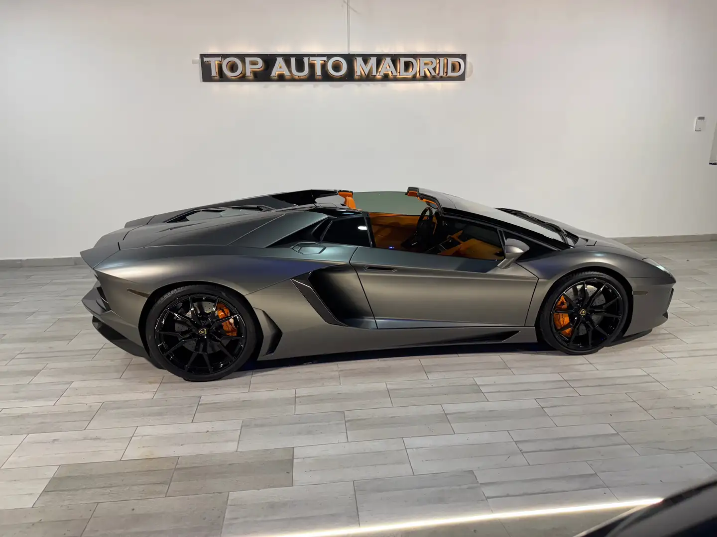 Lamborghini Aventador Roadster LP700 6.5 V12 Gris - 1