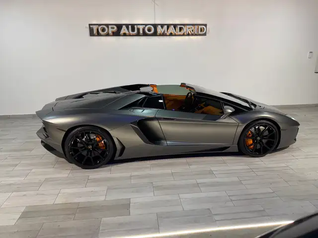 Lamborghini Aventador Roadster LP700 6.5 V12
