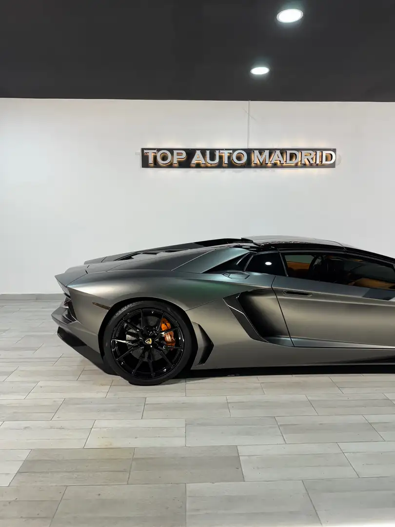 Lamborghini Aventador Roadster LP700 6.5 V12 Gris - 2