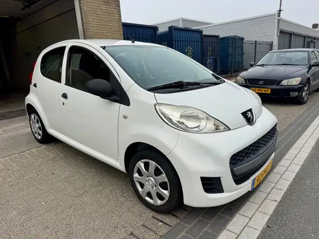 Peugeot 107 view 5