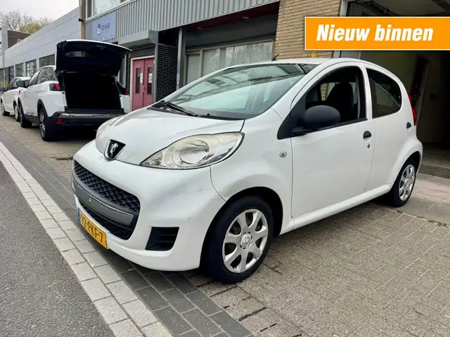2011 Peugeot 107 in White for sale