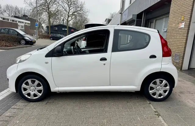 Peugeot 107 view 14