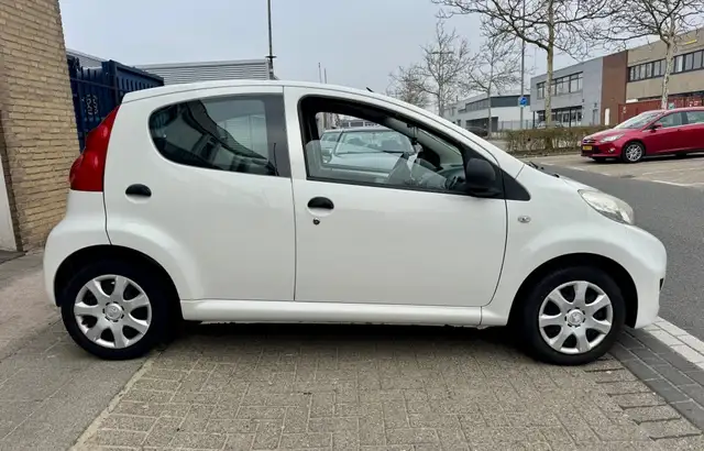 Peugeot 107 view 13