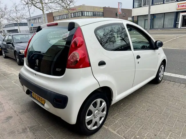 Peugeot 107 view 6