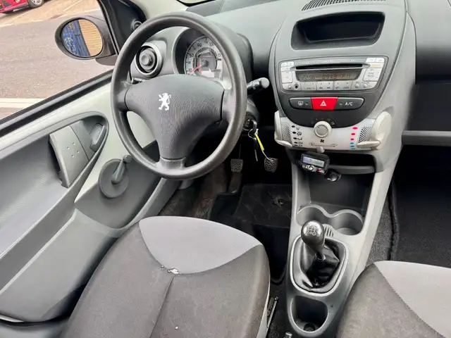 Peugeot 107 view 2