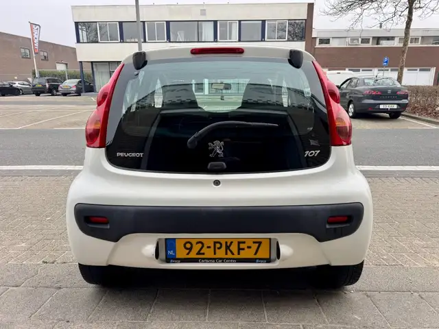 Peugeot 107 view 7