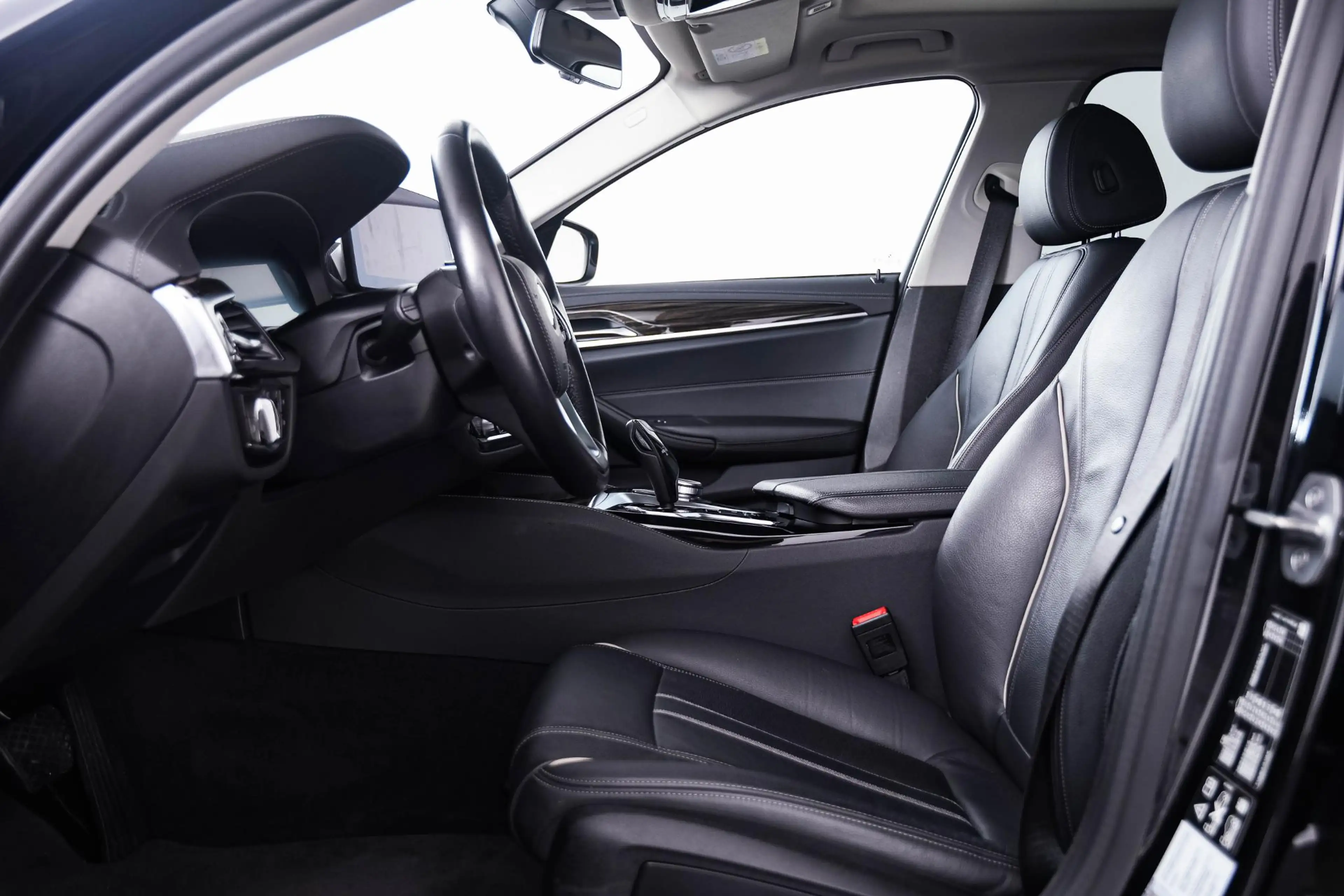 BMW 520 5-serie Touring 520d xDrive High Executive Luxury — photo 4