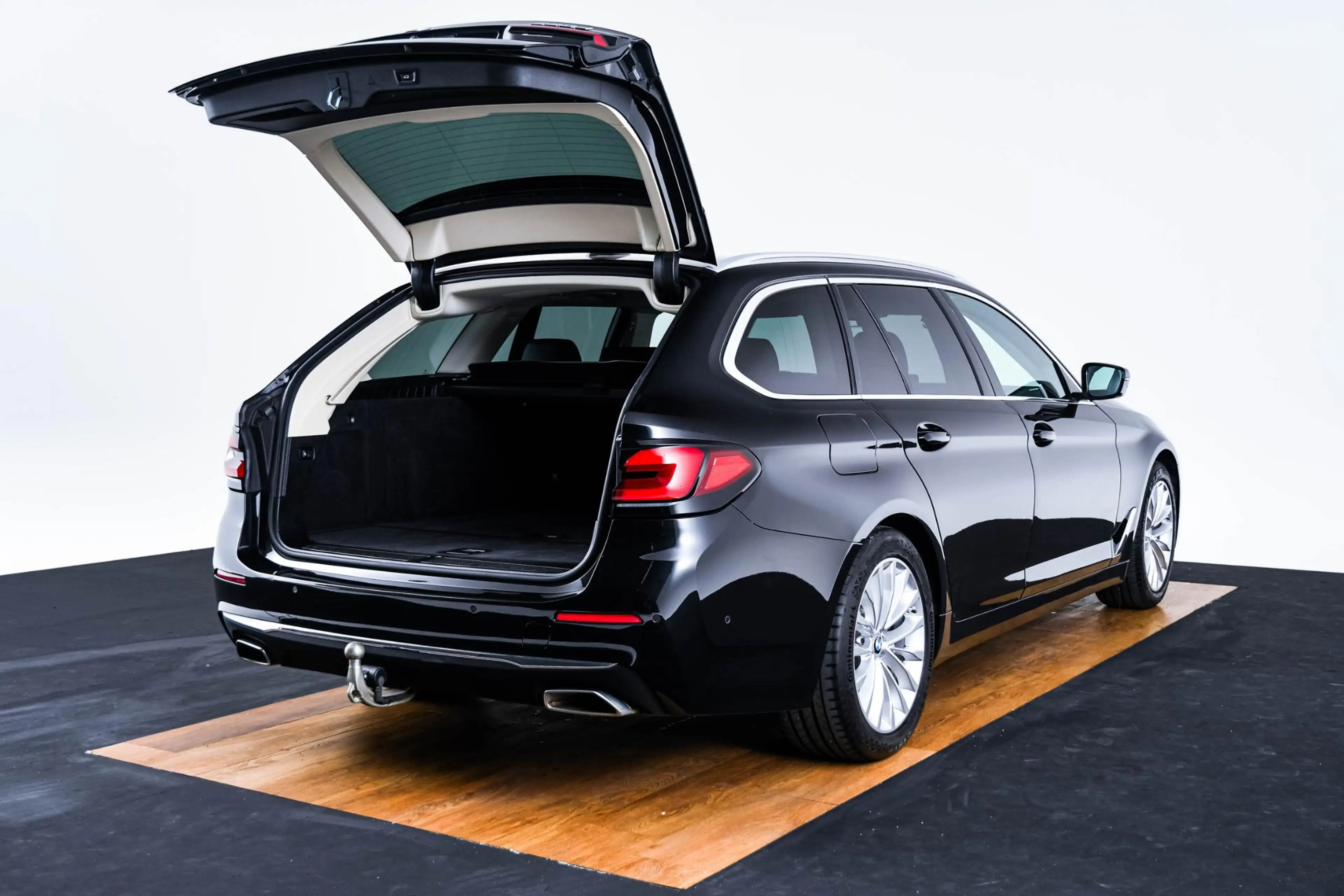 BMW 520 5-serie Touring 520d xDrive High Executive Luxury — photo 11