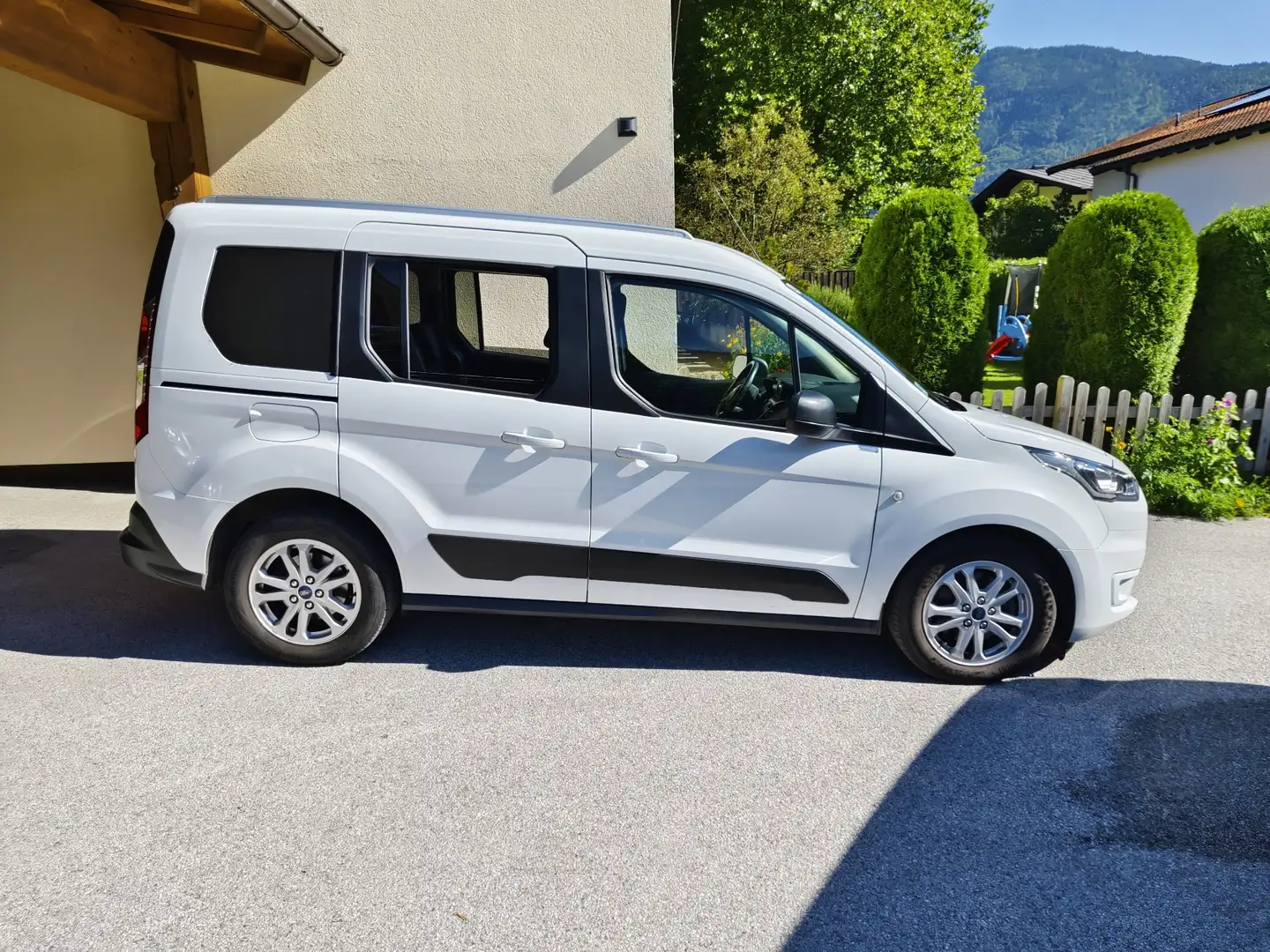 Ford Tourneo Connect Tourneo Connect Trend 1,5 TDCi L1 Trend Weiß - 2