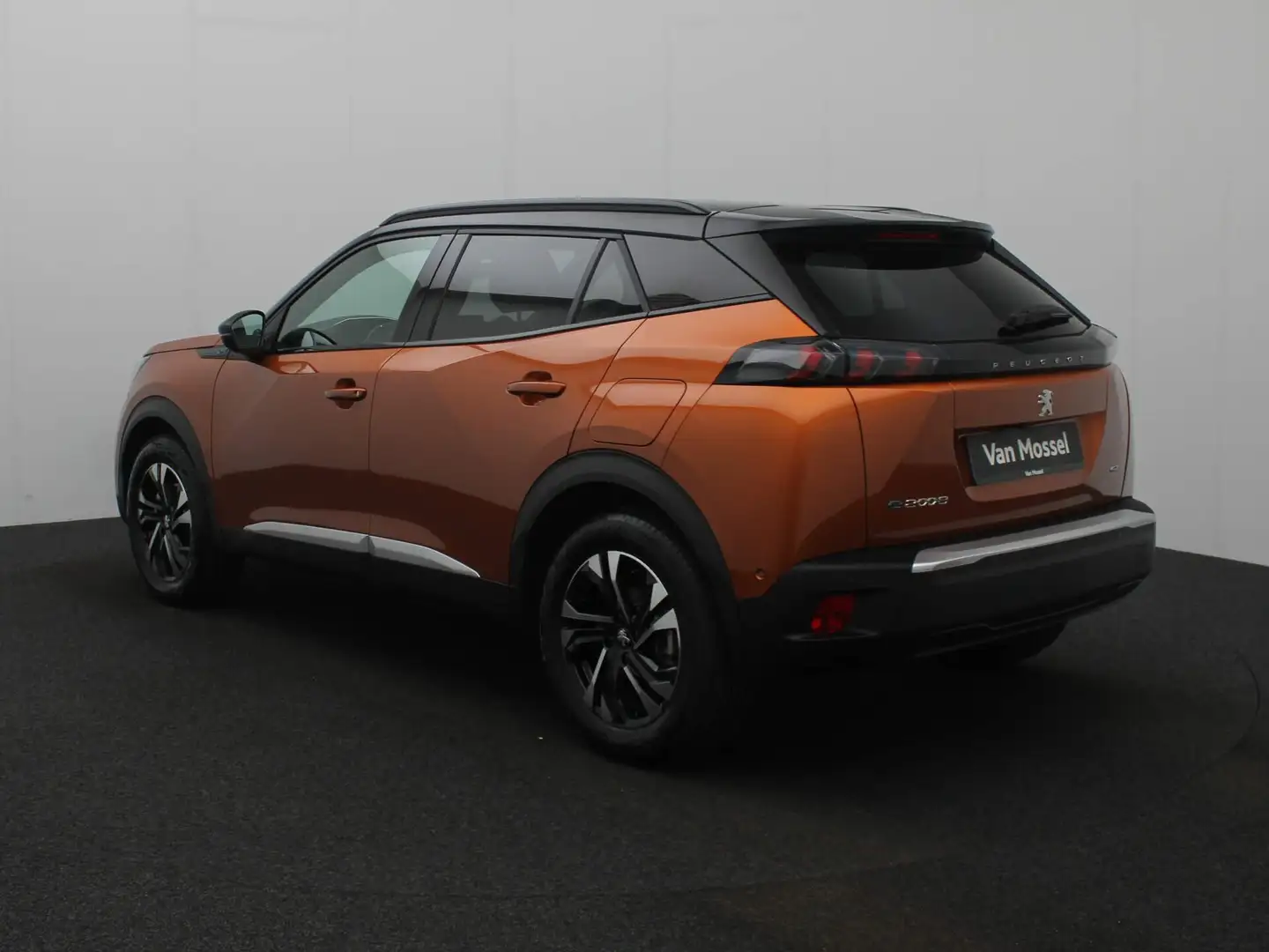 Peugeot e-2008 EV GT Pack 50 kWh | Navigatie | Apple Carplay/Andr Naranja - 2