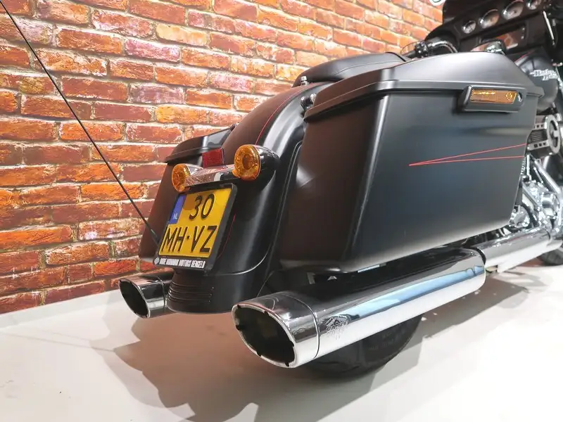 Harley-Davidson Street Glide - foto 8