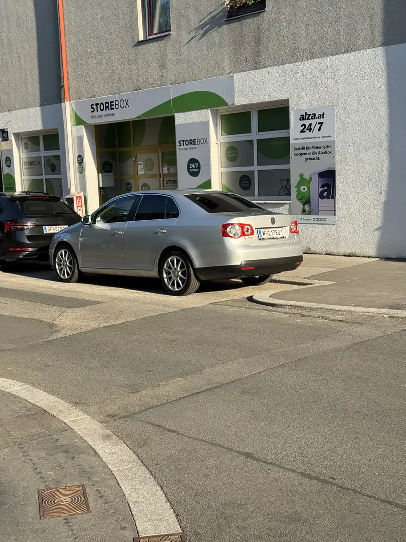 Volkswagen Jetta 1,9 Trendline TDI DPF Silber - 1