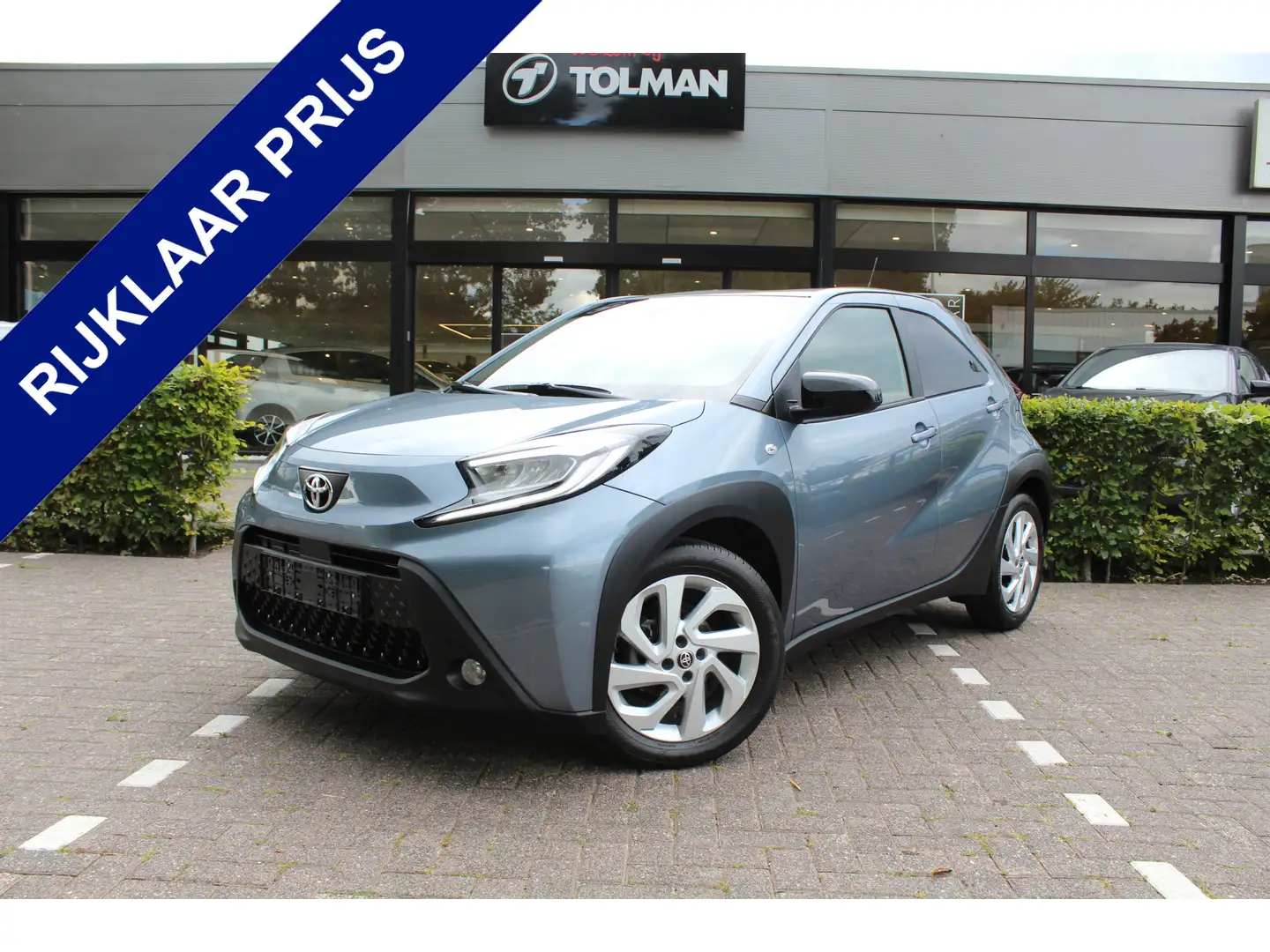 Toyota Aygo X 1.0 VVT-i MT First | Rijklaar | Clima | LED | Stoe Grijs - 1