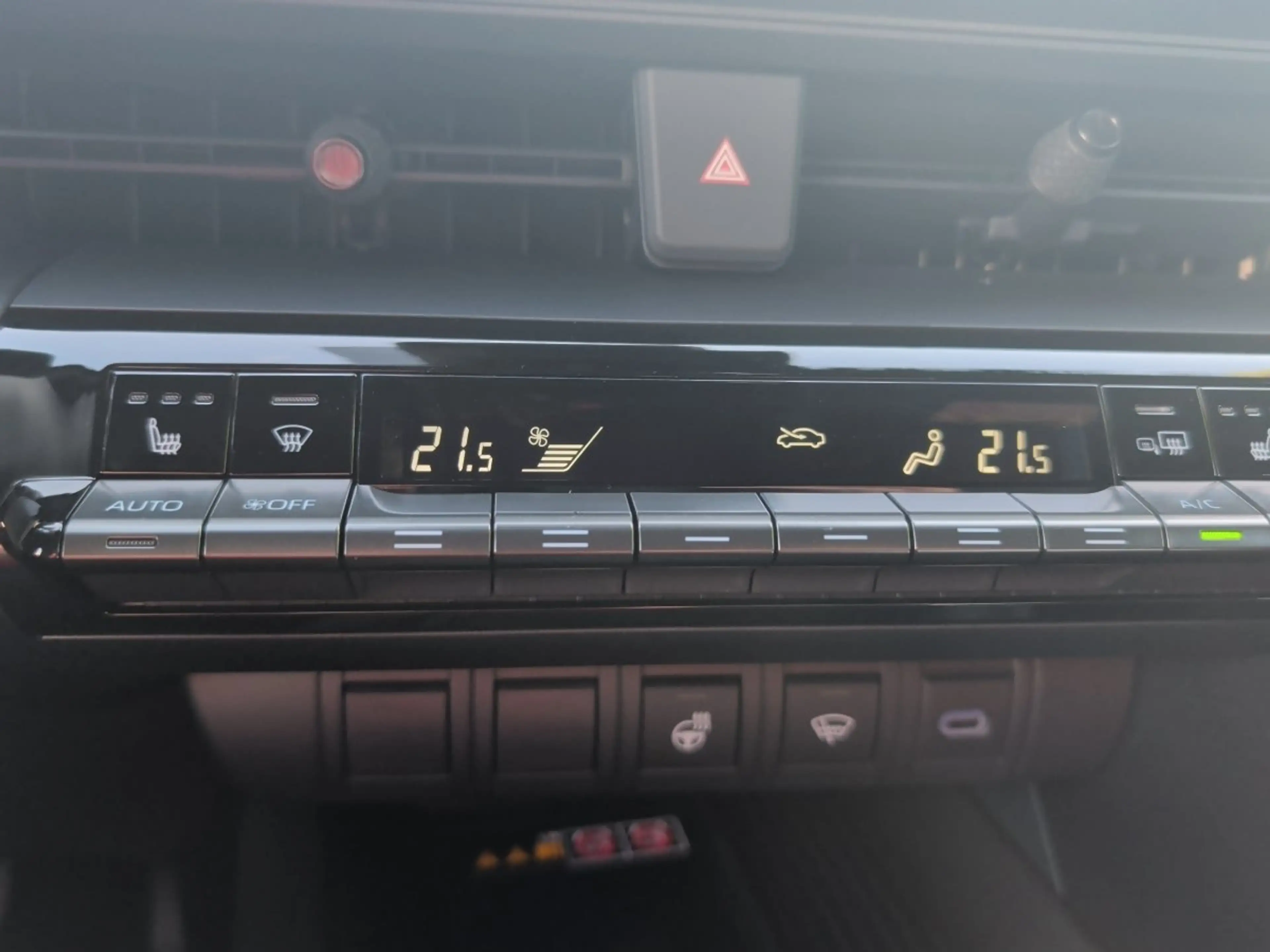 Toyota C-HR 2.0 H Team D Navigation Klima Kamera Sitzhzg — photo 15
