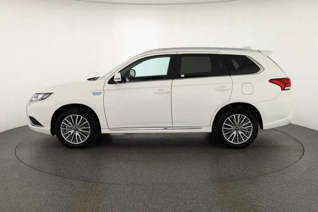 Mitsubishi Outlander 2.4 PHEV CVT 4WD Navi Kamera Alcantara