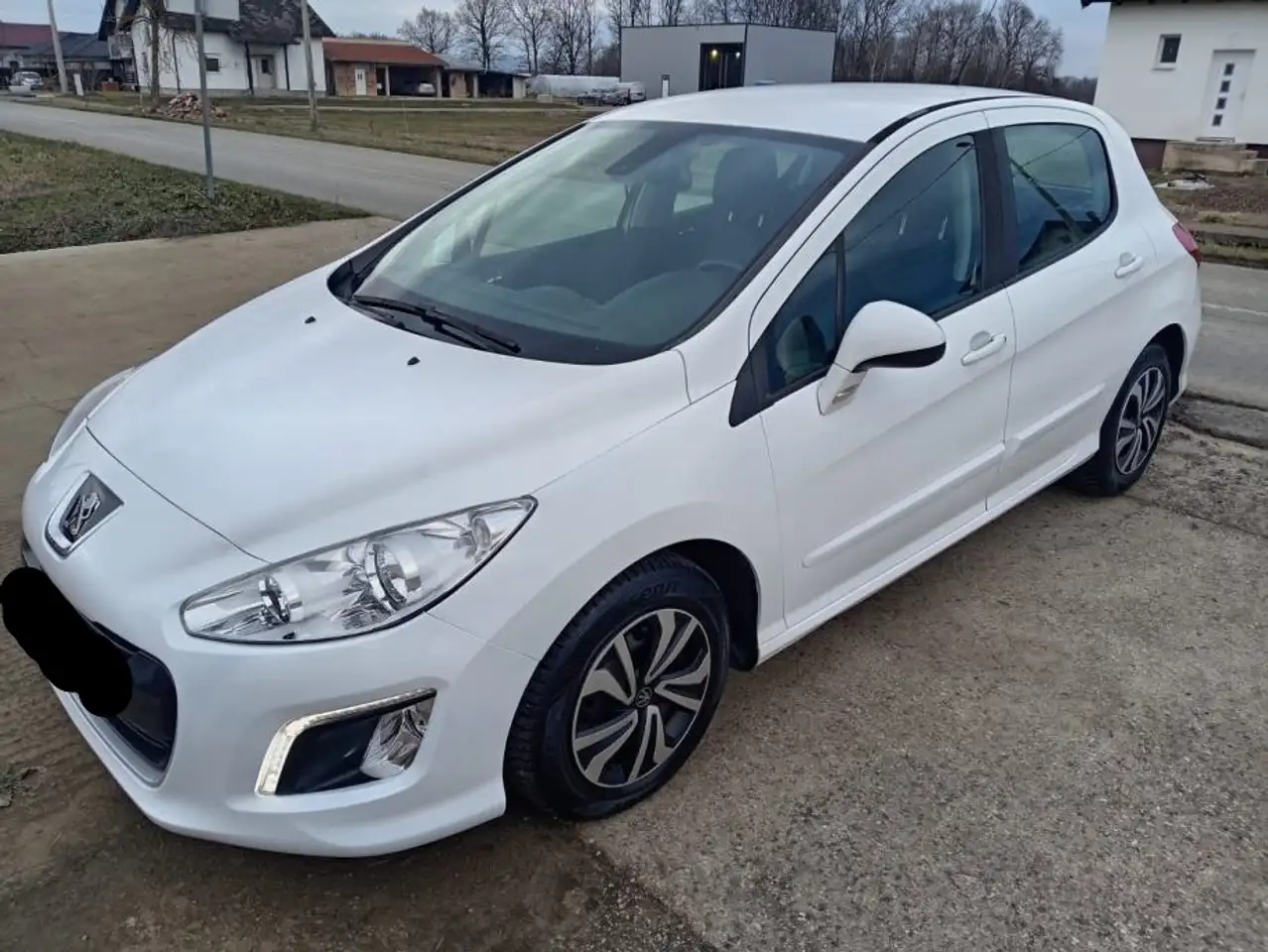 Peugeot 308 1.6 HDi 110ch FAP BLUE annÃ©e 2013LIONPr