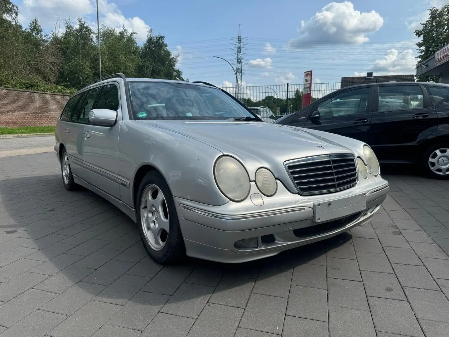 Mercedes-Benz E 240 T AUTOMATIK SCHIEBEDACH Grau - 1