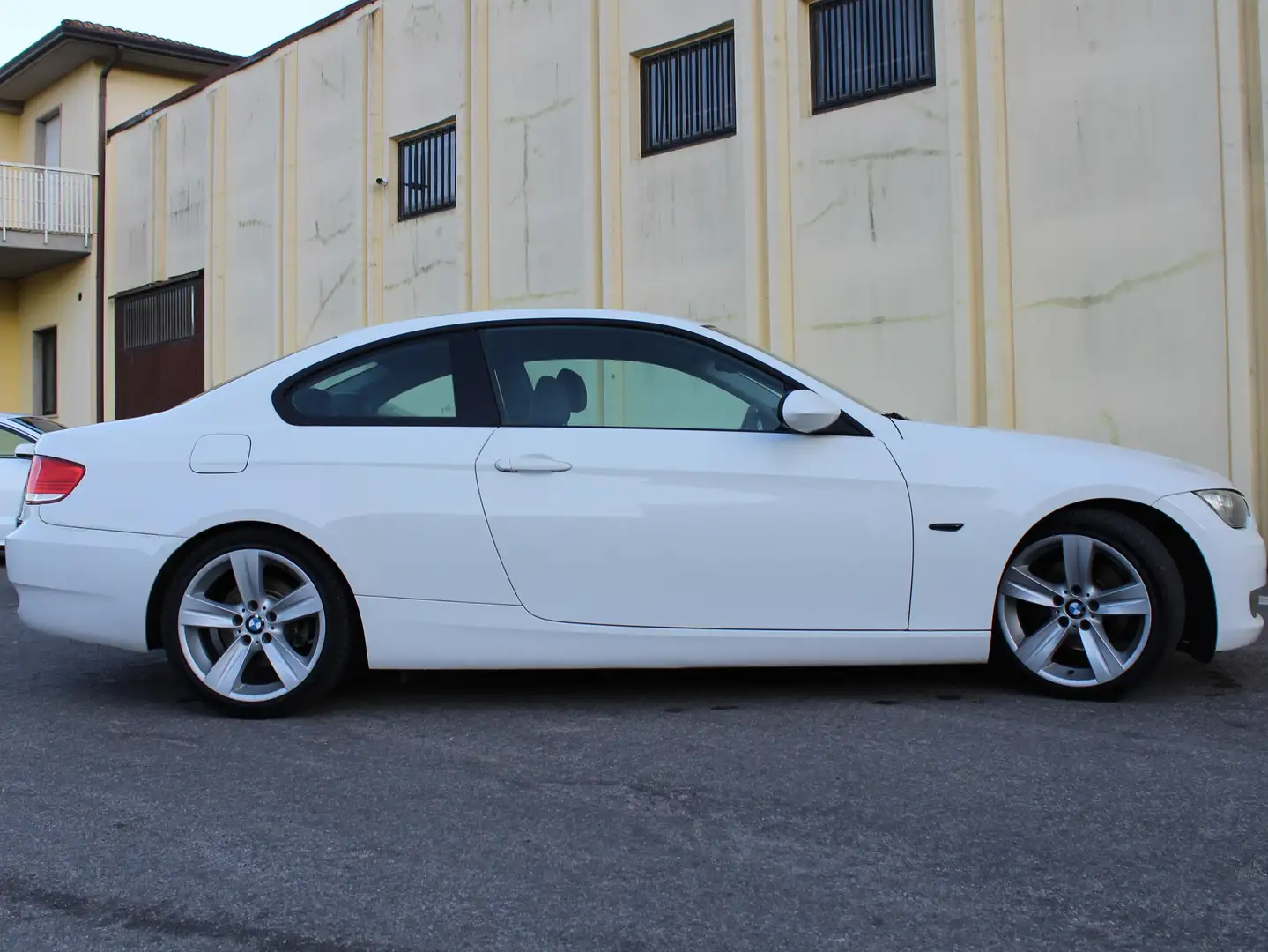 BMW 320 Serie 3 E92 Coupe 320d Coupe Eletta 177cv Wit - 2
