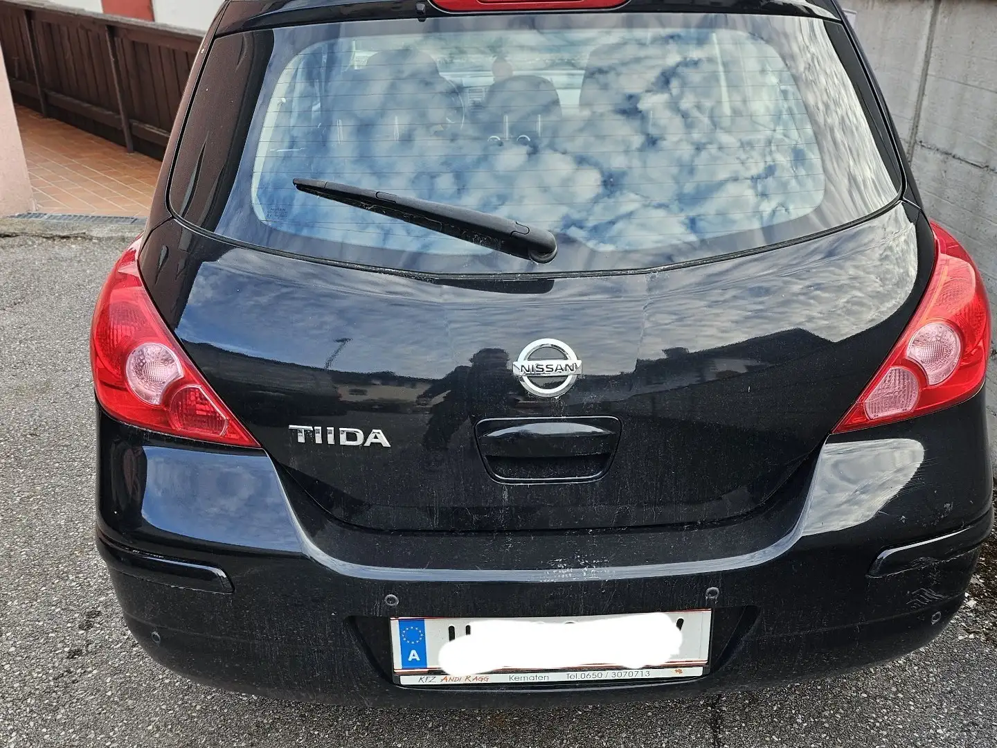 Nissan Tiida 1,8 Tekna Чорний - 1